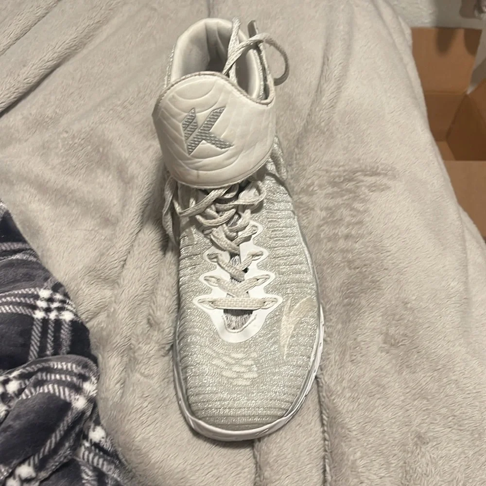 Anta Basketball Shoes - Picture 2 of 5